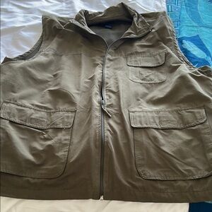 PRICE DROP! Cherokee Brand Traveler gear Green Utility Vest with Stand-Up Collar